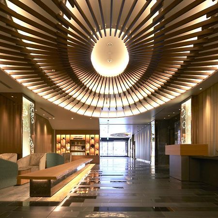 Hotel Metropolitan Акіта Екстер'єр фото