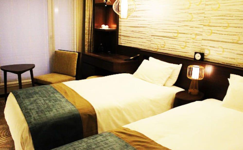 Hotel Metropolitan Акіта Екстер'єр фото